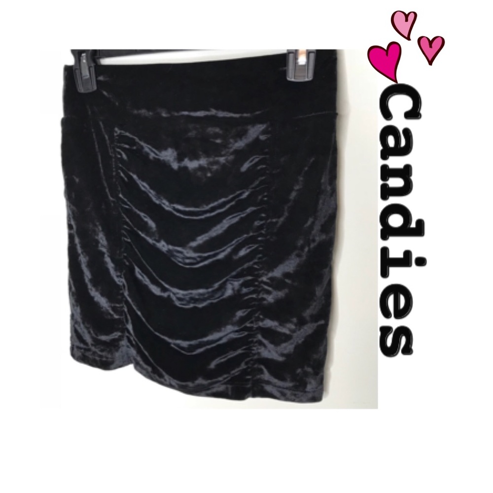NWOT🖤🖤Candie's black velvet mini skirt